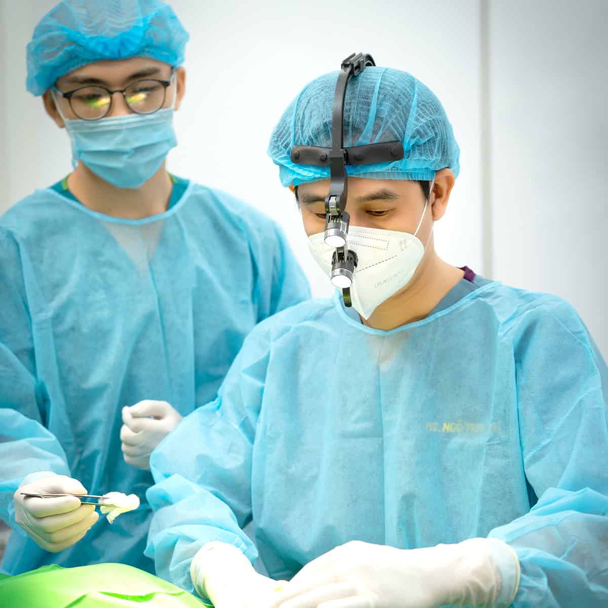 bác sĩ nâng mũi đẹp tại Sài Gòn